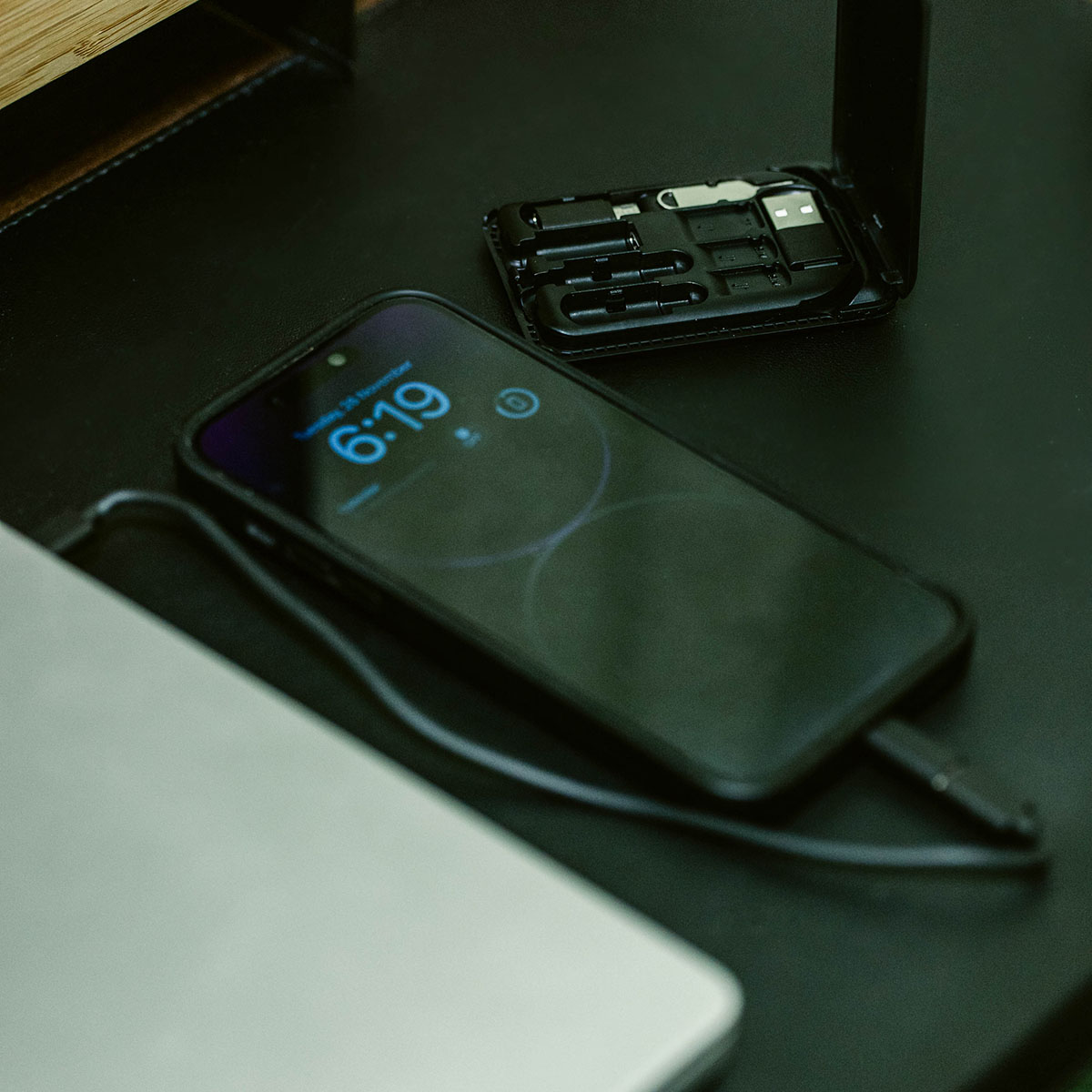 Cable Kit with Wireless Charger